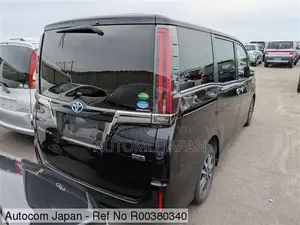 Toyota Esquire GI Premium 2020