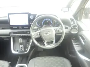 Toyota Voxy GR. Full Option 2022
