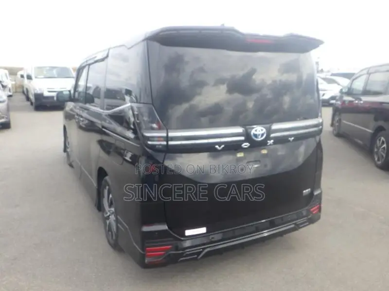 Toyota Voxy GR. Full Option 2022