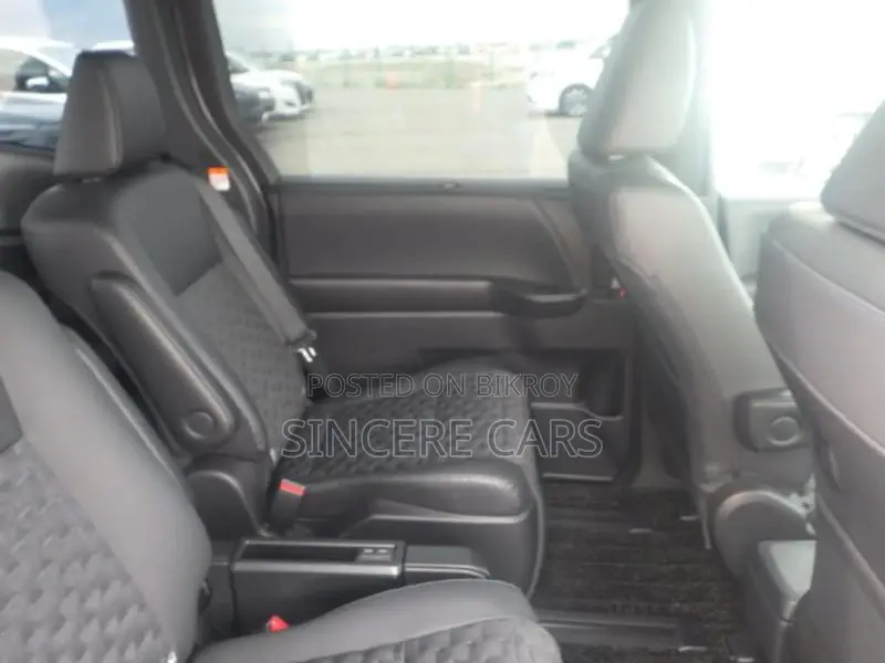 Toyota Voxy GR. Full Option 2022