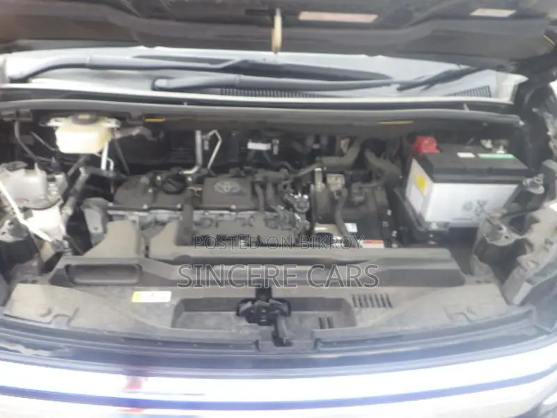 Toyota Voxy GR. Full Option 2022