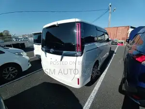Toyota Esquire Petrol Gi Sunroof 2021