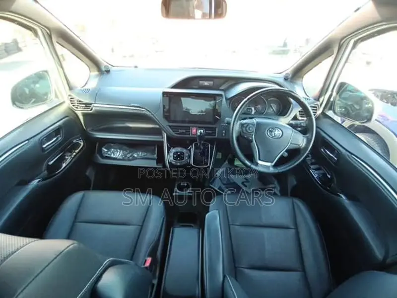 Toyota Esquire Petrol Gi Sunroof 2021
