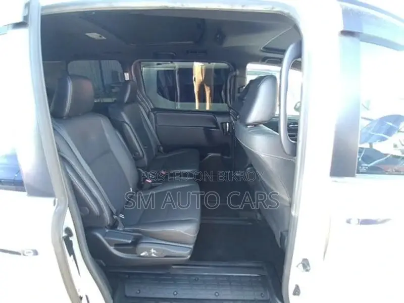 Toyota Esquire Petrol Gi Sunroof 2021