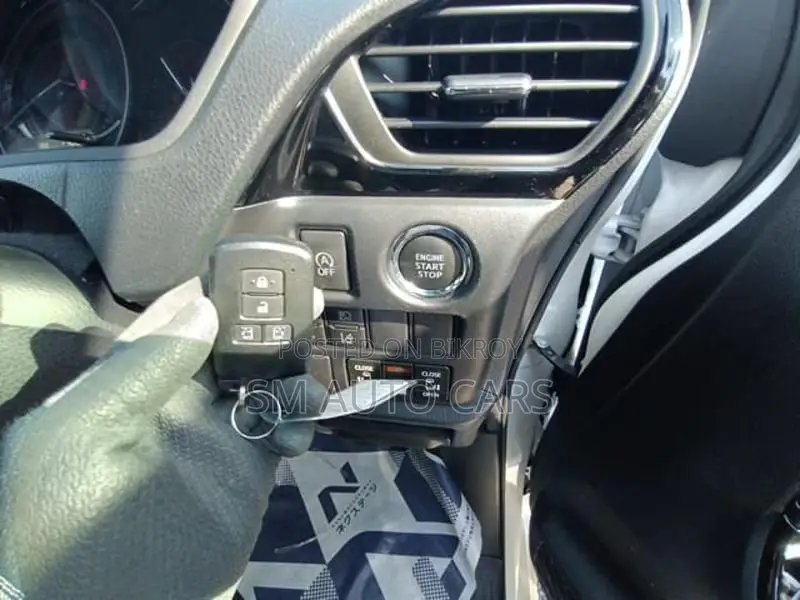 Toyota Esquire Petrol Gi Sunroof 2021