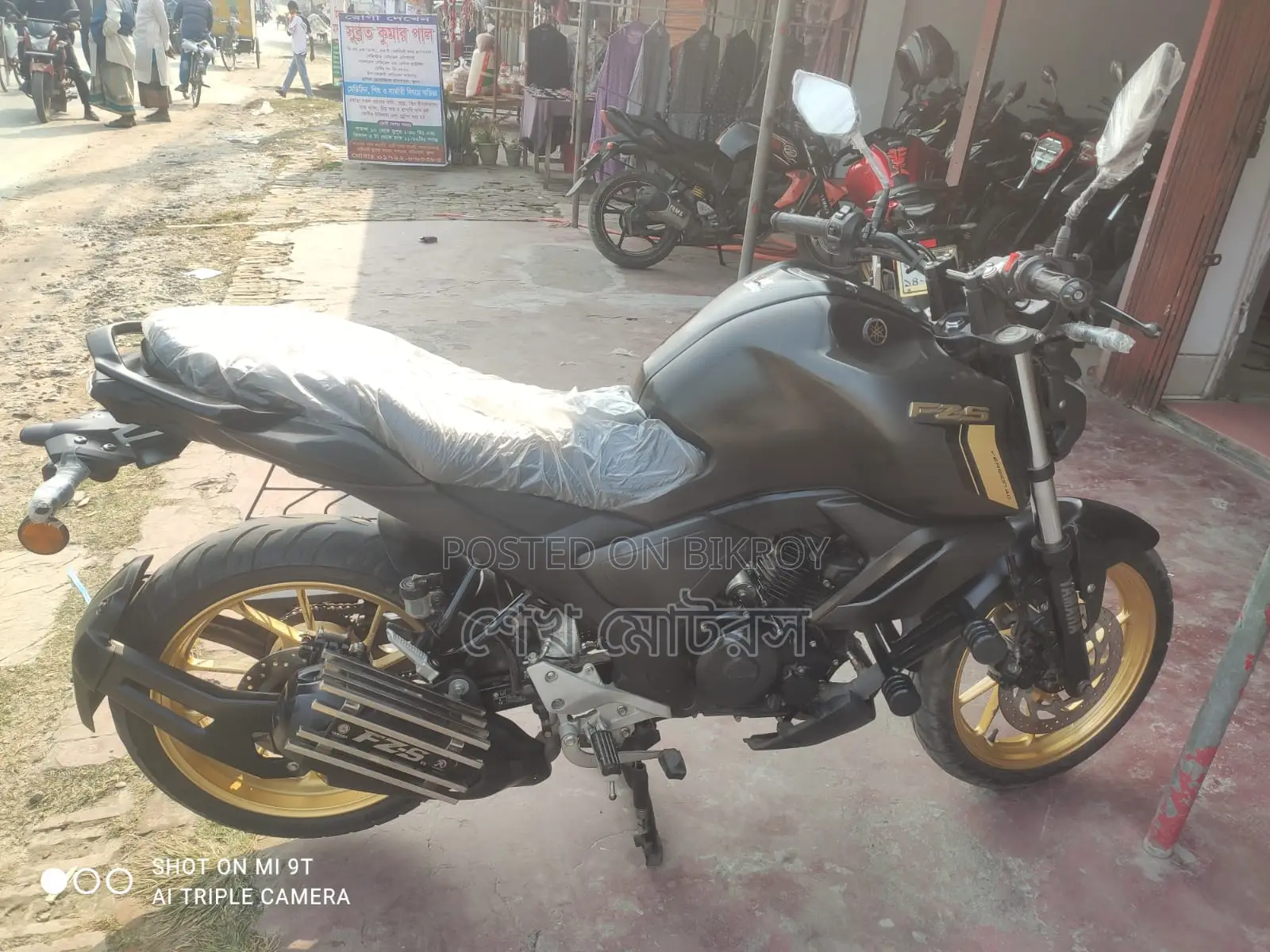 Yamaha FZS black 2025