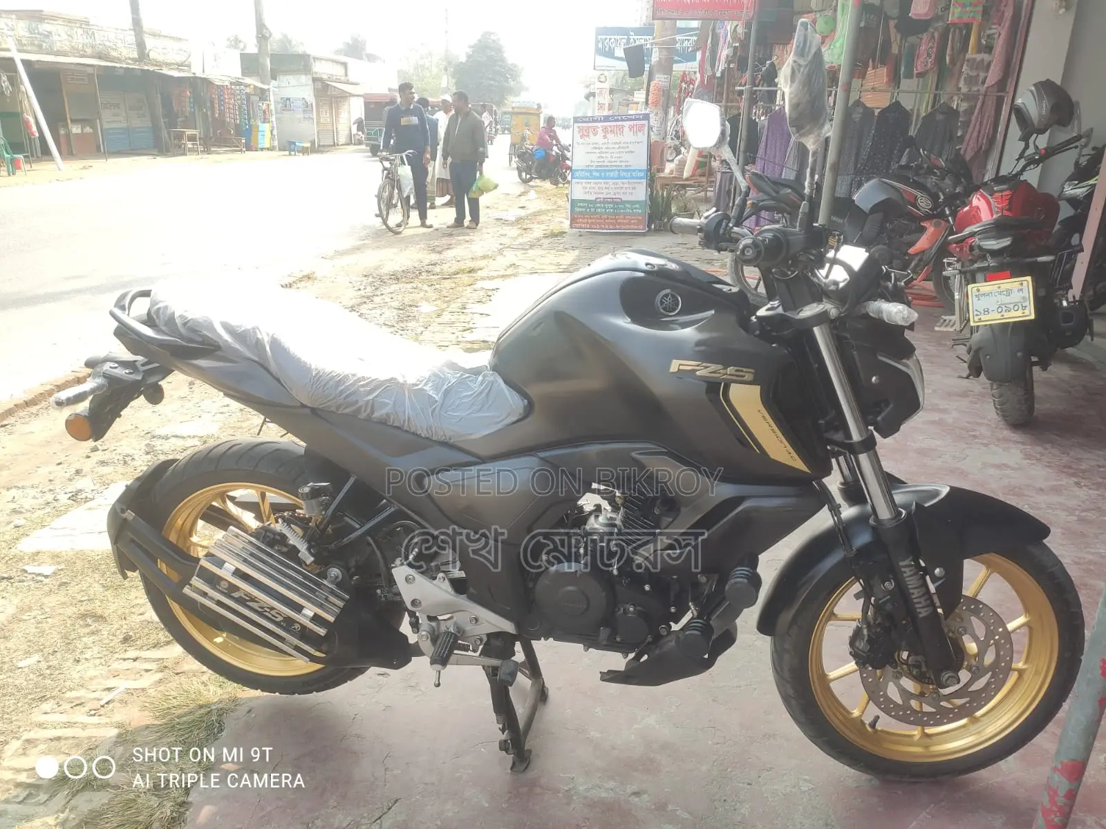 Yamaha FZS black 2025