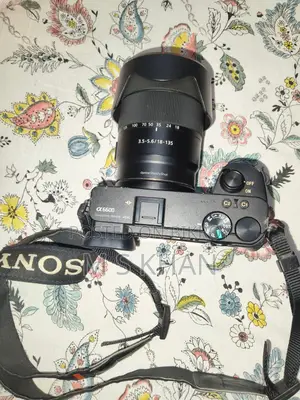 Sony A6600 +zoom Lens +tripod + Others