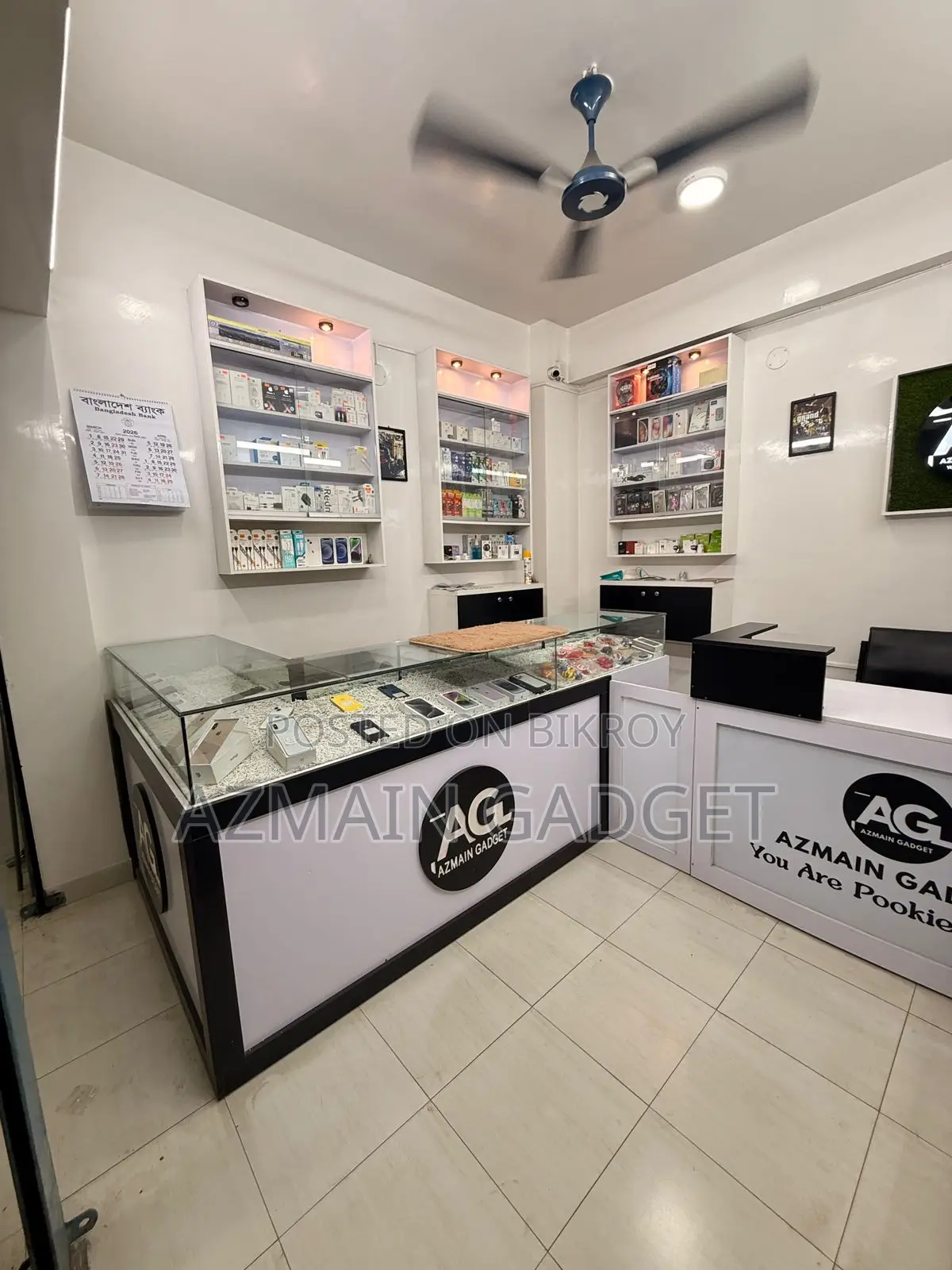 Shop for rent with decoration