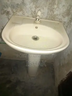 ট্যাপসহ বাথরুম হ্যান্ড ওয়াশ বেসিন বিক্রয় হবে।