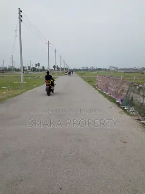 60ft Rd 6 Katha Park East at Sector- 17/A