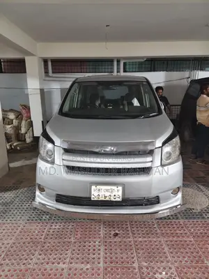 Toyota Noah 2009