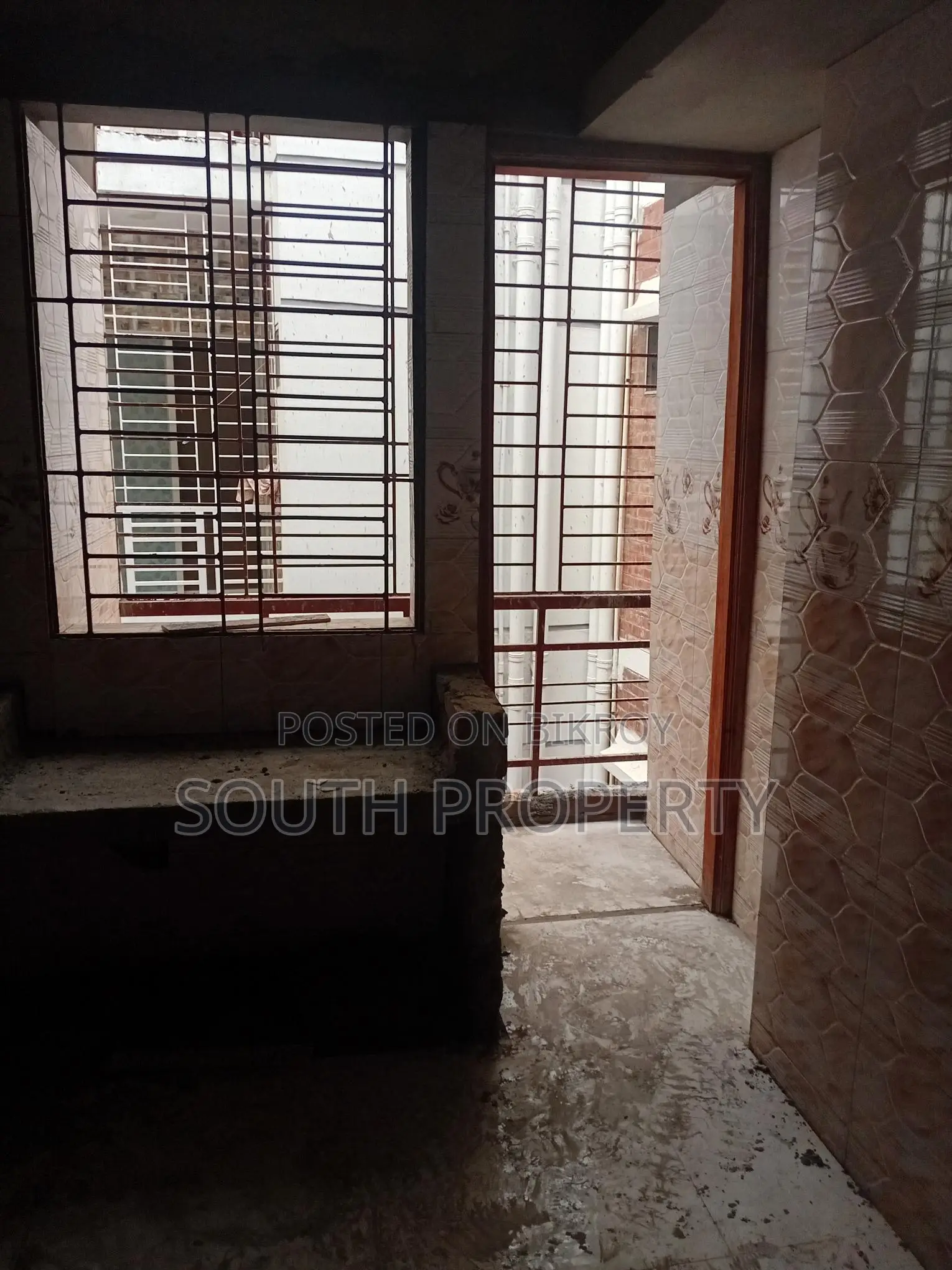 Almost ready 1320 sft flat sale at Reazbagh, Dhaka