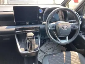 Toyota Voxy S-Z Leg Rest 2022