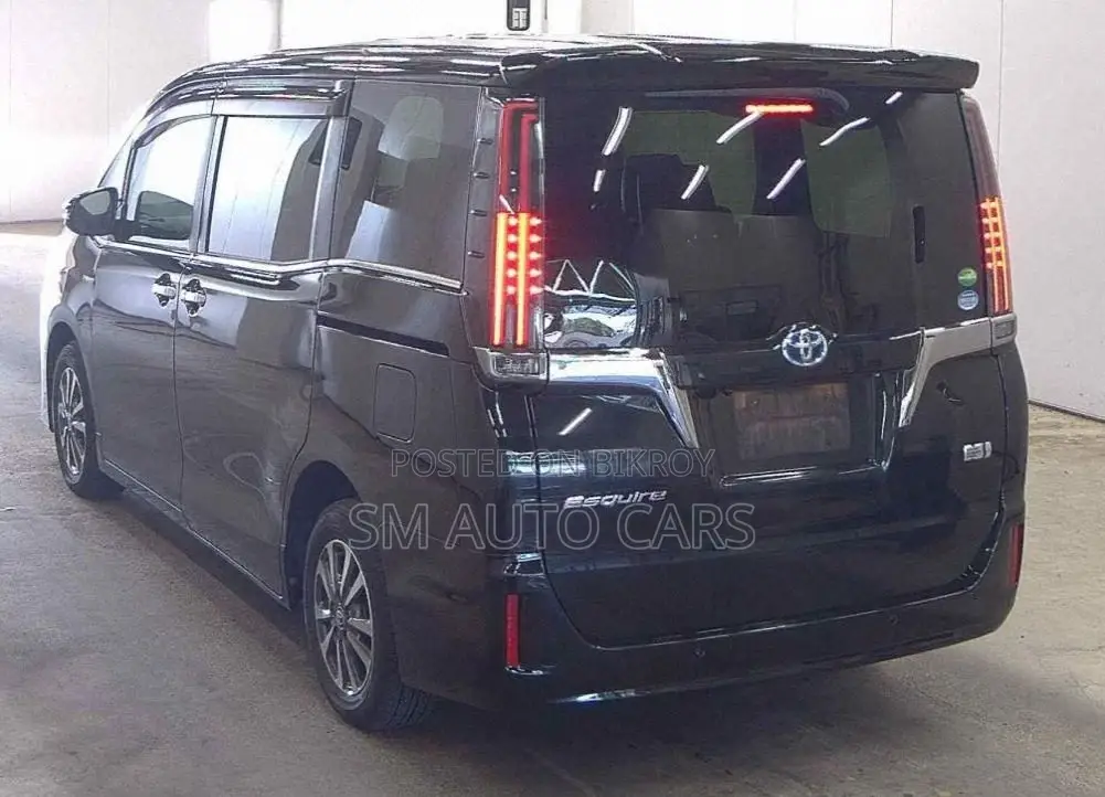 Toyota Esquire Hybrid Gi Premium 2020