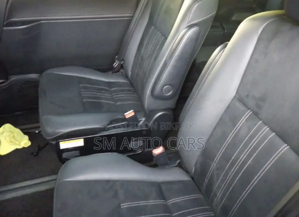 Toyota Esquire Hybrid Gi Premium 2020