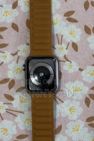 Apple Watch Series 5 (45mm) – Premium Smartwatch