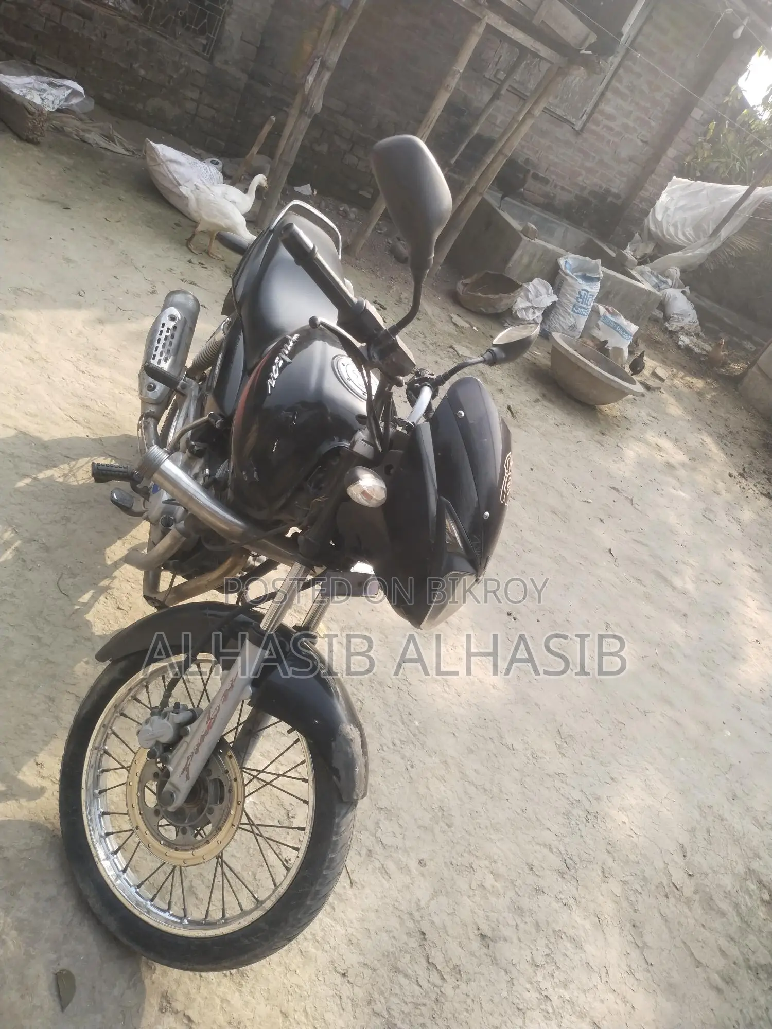 Bajaj Pulsar 150 . 2005
