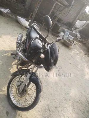Bajaj Pulsar 150 . 2005