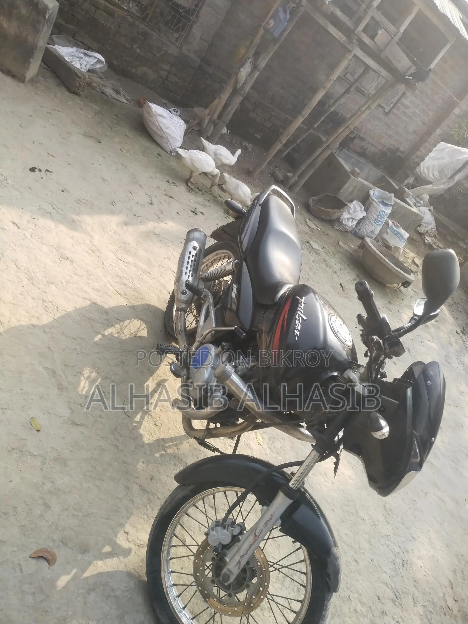 Bajaj Pulsar 150 . 2005