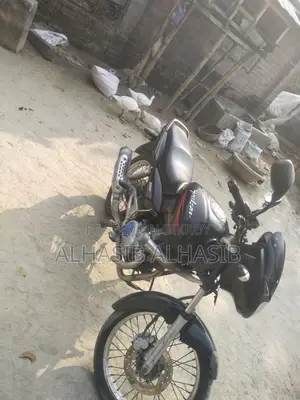 Bajaj Pulsar 150 . 2005