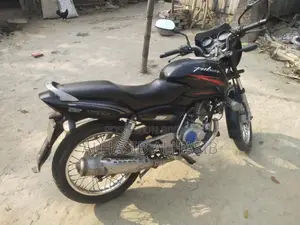 Bajaj Pulsar 150 . 2005