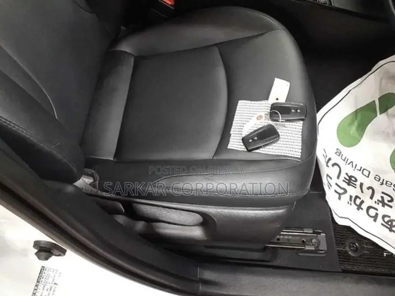 Toyota Prius S Touring Selection 2021