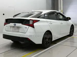 Toyota Prius S Touring Selection 2021