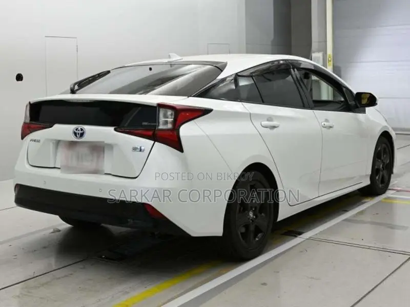 Toyota Prius S Touring Selection 2021