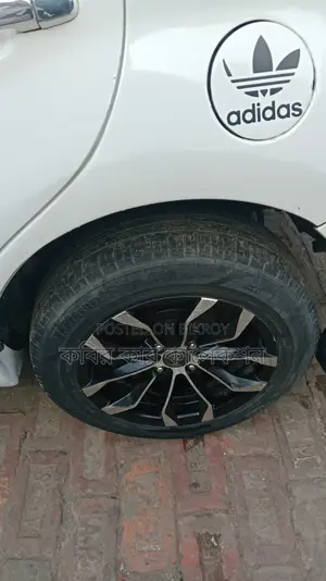 Toyota ist white 2003