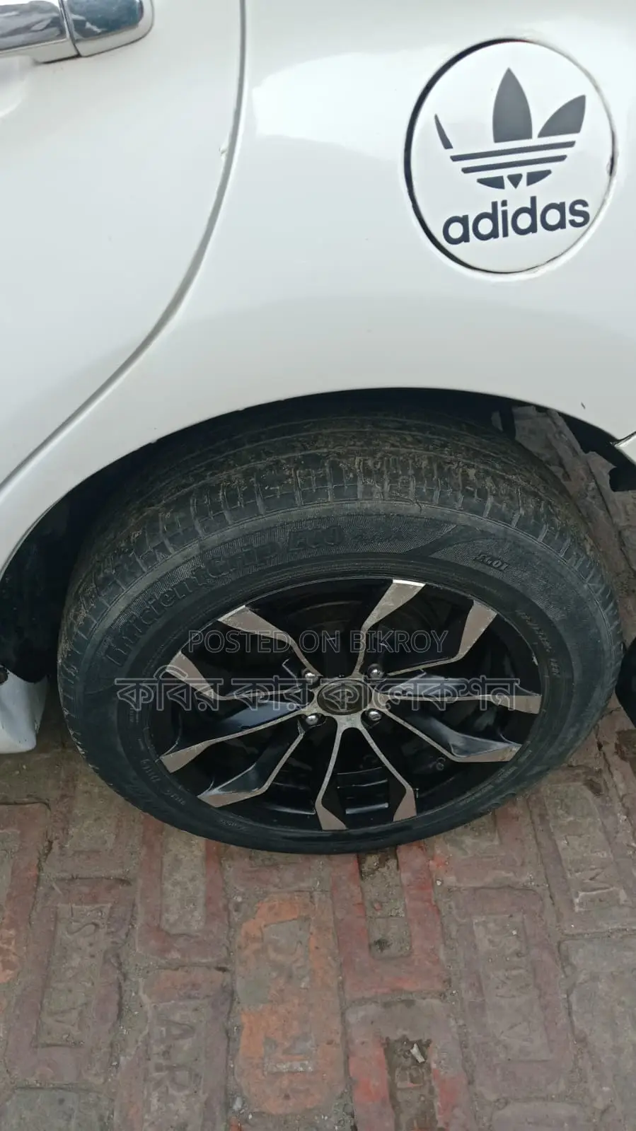 Toyota ist white 2003