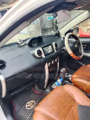 Toyota ist white 2003