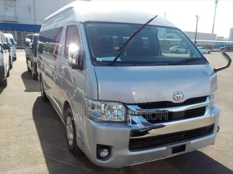 Toyota Hiace Grand Cabin 2021