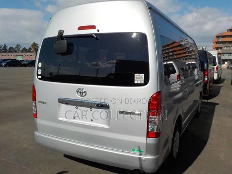 Toyota Hiace Grand Cabin 2021