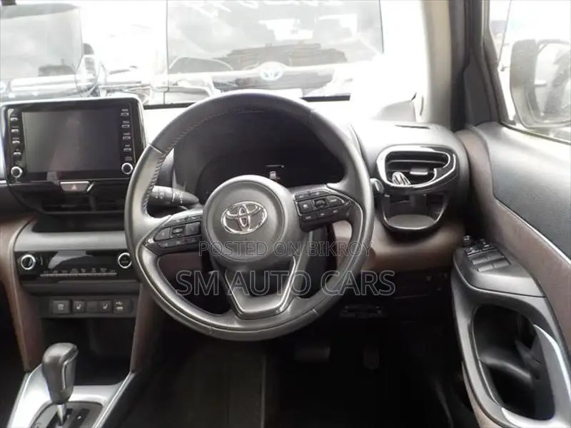 Toyota Yaris Cross Hybrid Z Red Wine 2021