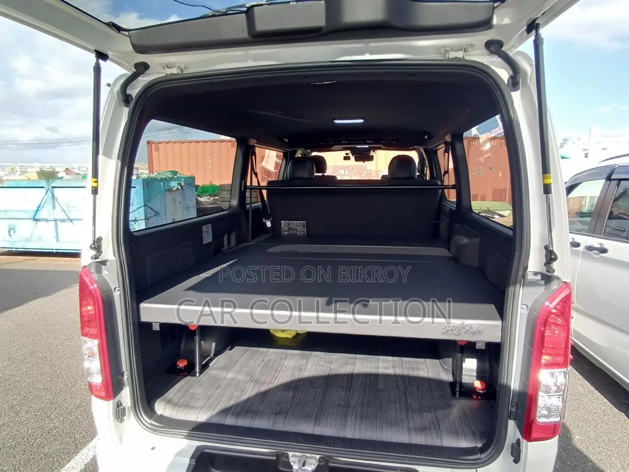Toyota Hiace SUPER GL DARK PRIME 2022