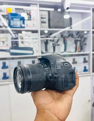 Canon 650D camera with 18-55mm lens