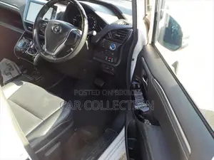Toyota Esquire GI, CEILING MONITOR 2020