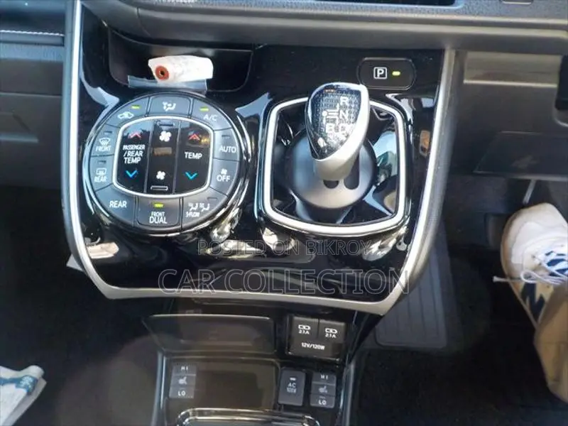 Toyota Esquire GI, CEILING MONITOR 2020