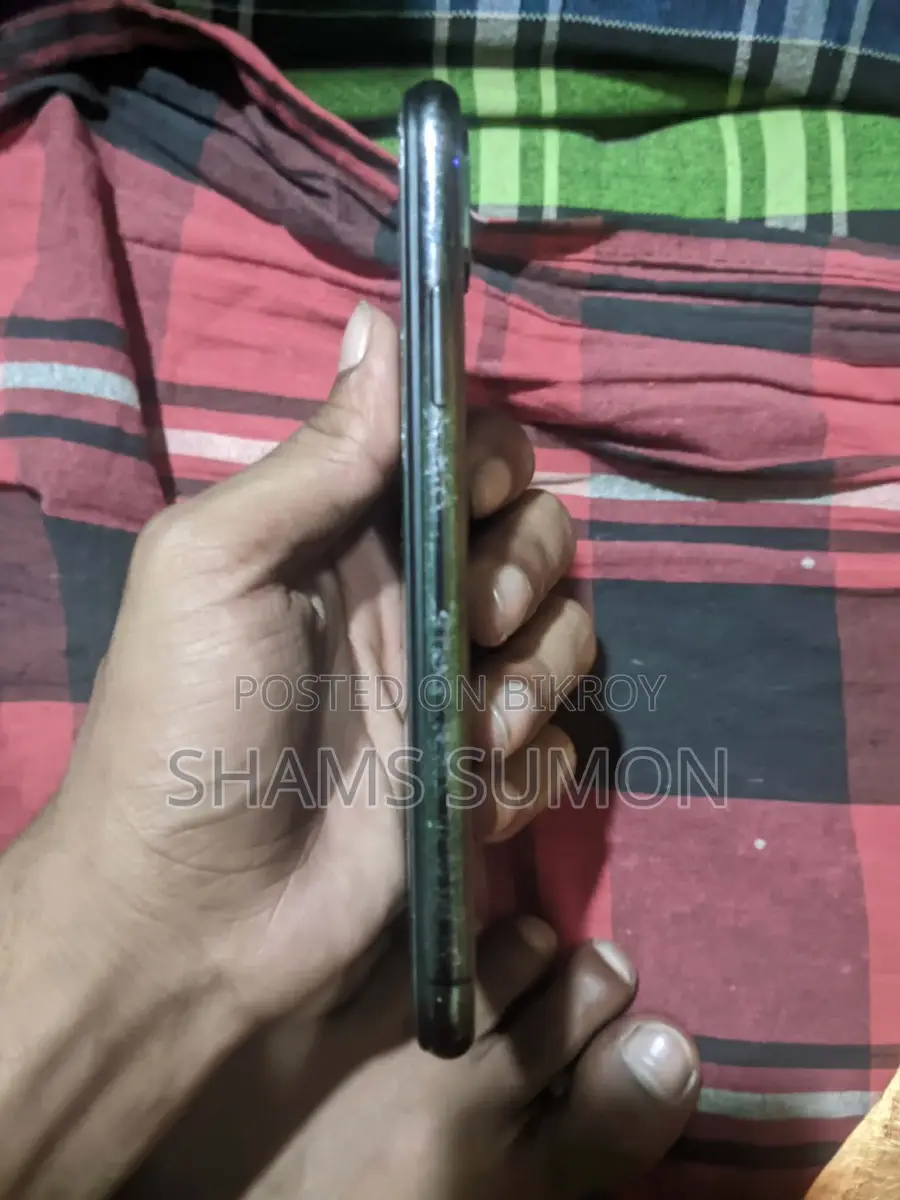 Apple iPhone X (Used)