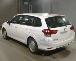 টয়োটা করোলা ফিল্ডার ২০২০ সাদা