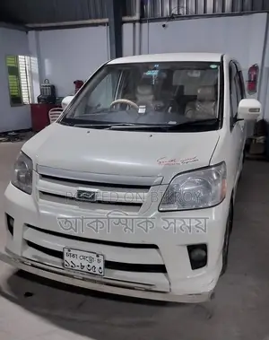 Toyota Noah . 2003