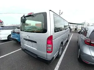 Toyota Hiace Ambulance DX Silver 2021