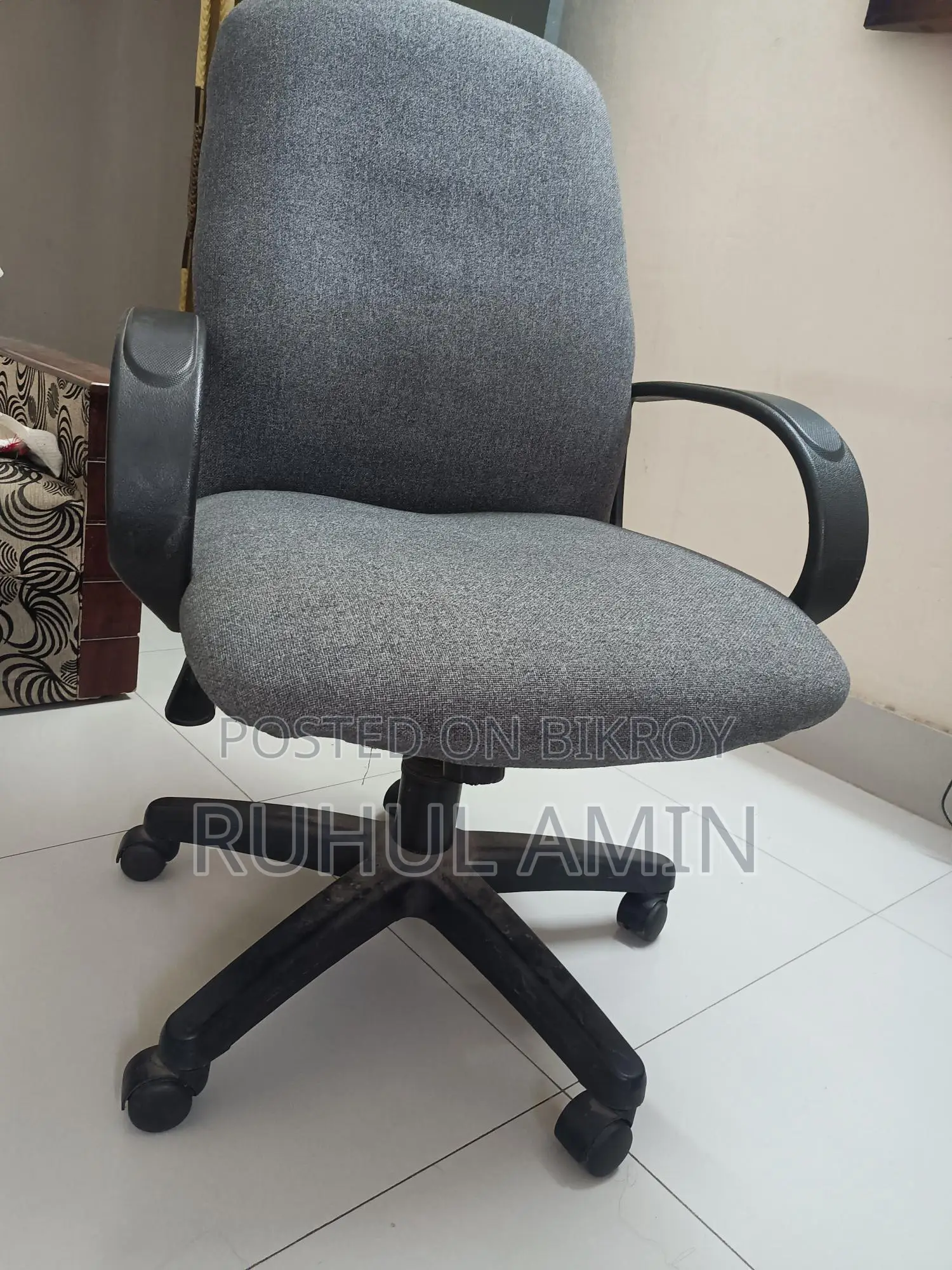 রিভলভিং চেয়ার ফ্রেশ