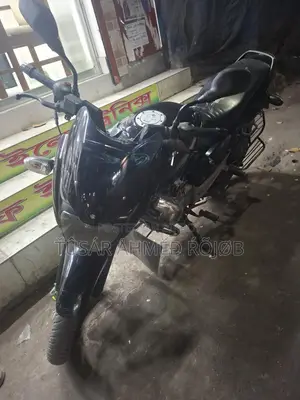 Bajaj Pulsar 150 . 2016