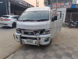 Nissan Urvan 2014