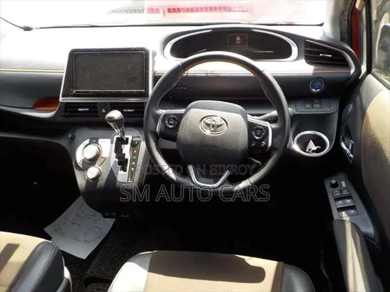 Toyota Sienta Hybrid G Red Wine 2020