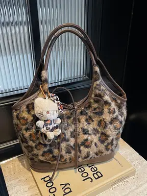 Korean Style Retro Plush Leopard Print Tote Commuter Underarm Bag