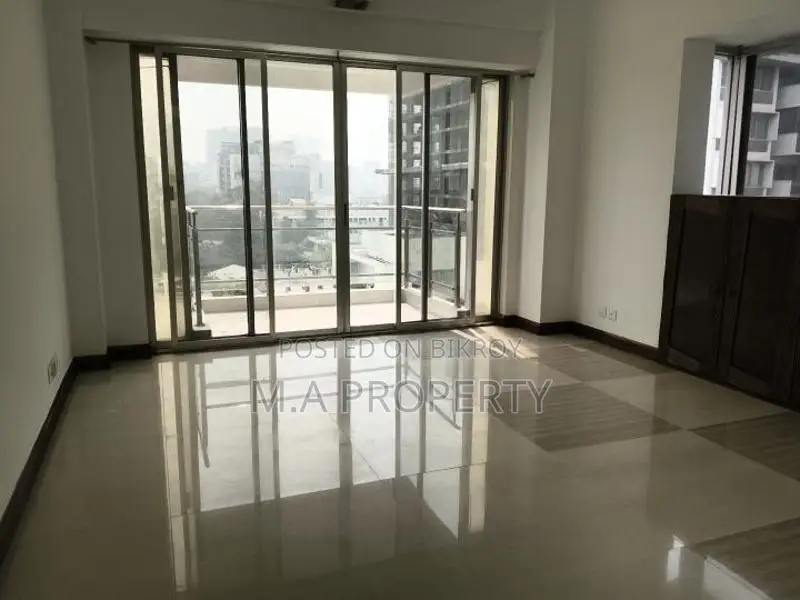 Rent Semi Furnish 3-bed Apartment 3200sft 2-carpark