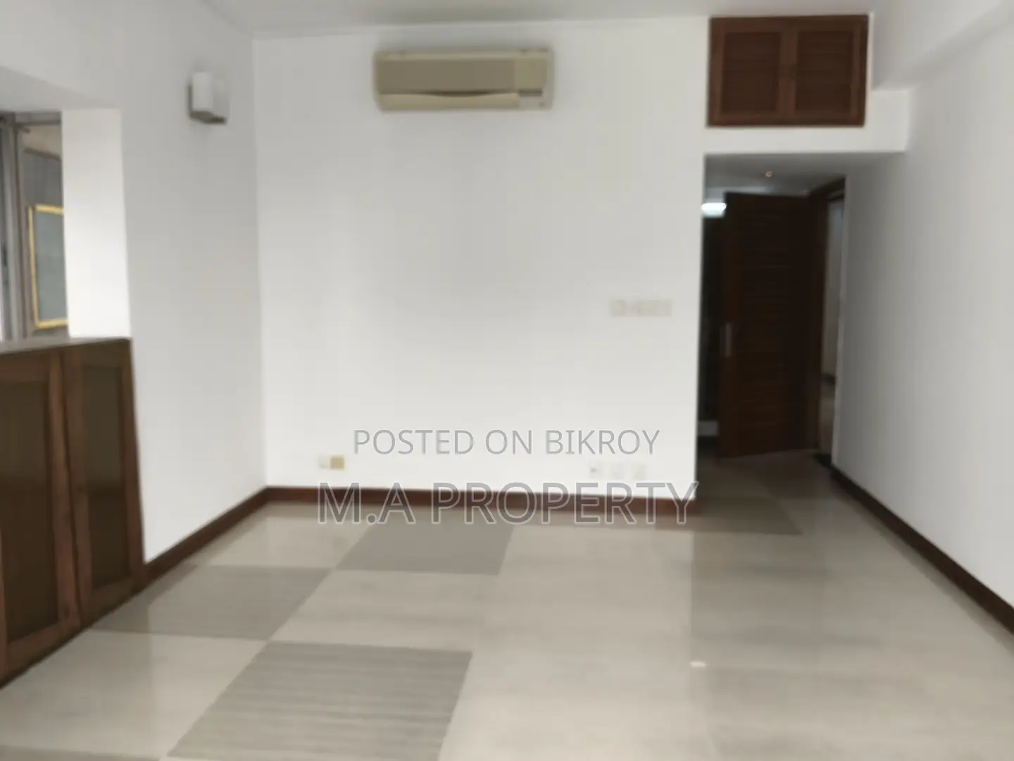 Rent Semi Furnish 3-bed Apartment 3200sft 2-carpark